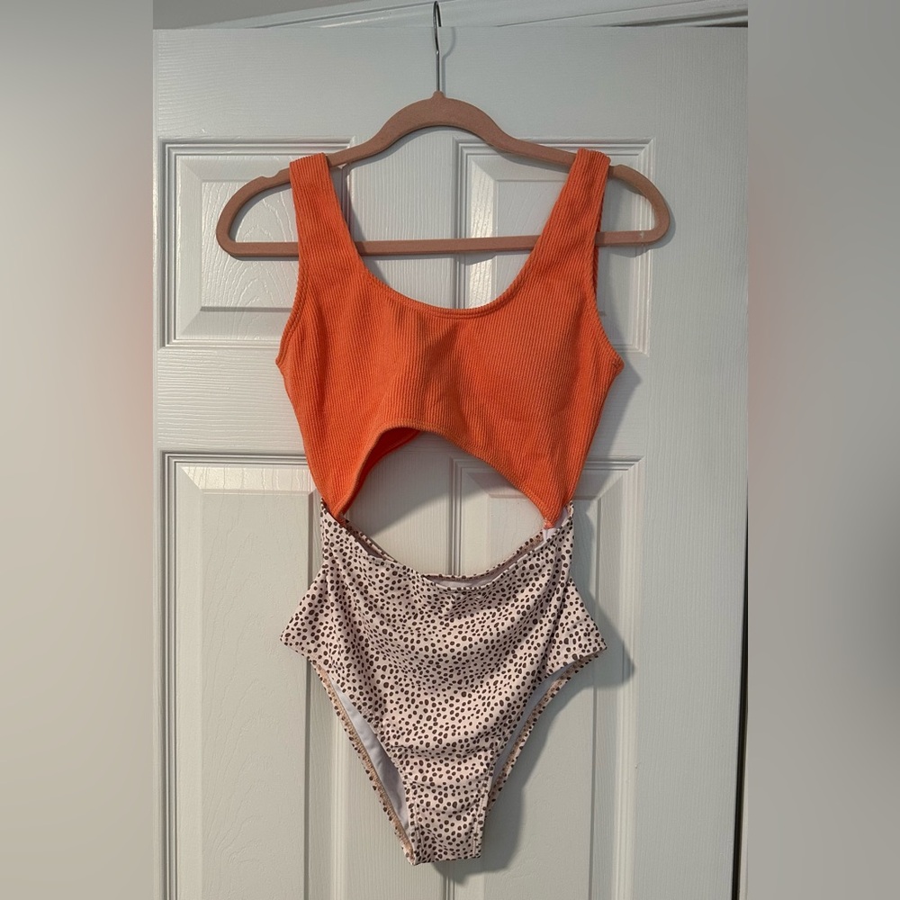 One piece swim suit